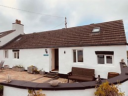Near Rhosneigr - Sleeps 2 - Pets and Parking