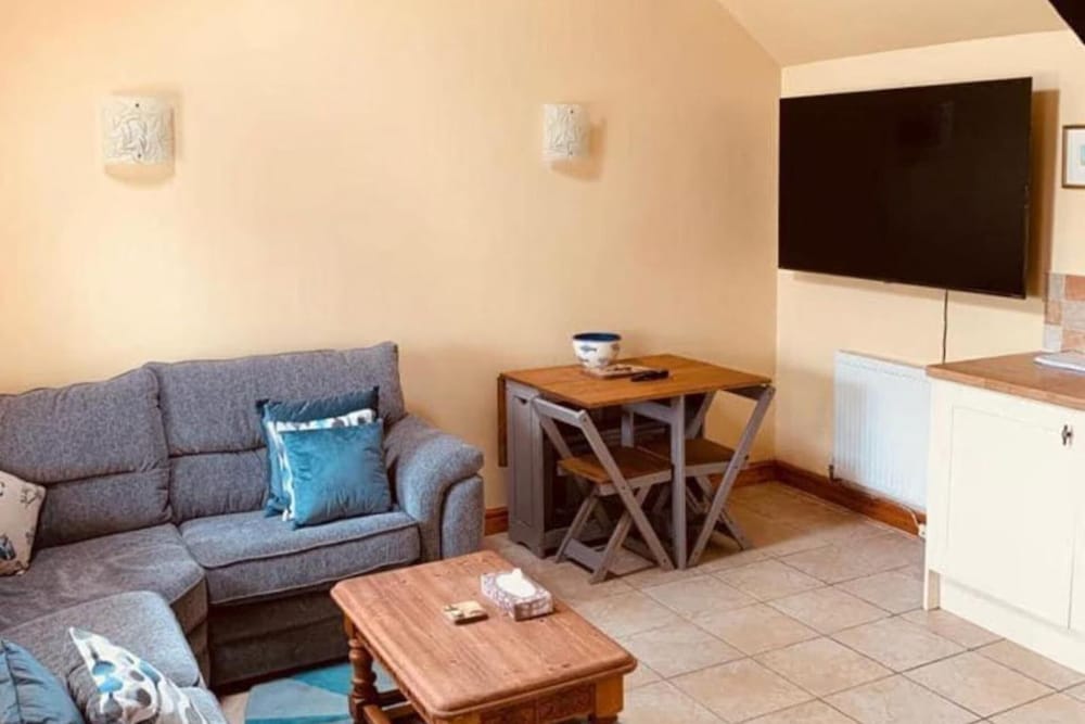 Near Rhosneigr - Sleeps 2 - Pets and Parking