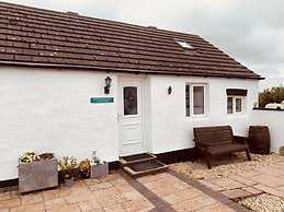Near Rhosneigr - Sleeps 2 - Pets and Parking
