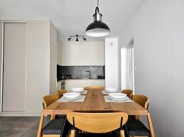 Coastline Residence - Designer Stay