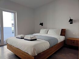 Coastline Residence - Designer Stay