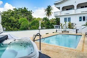 Pool & Hot Tub Access! Tranquil Vieques Casita