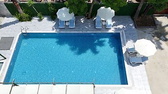 Hillside Apart Hotel & Side