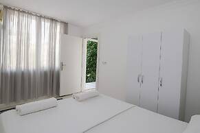 Hillside Apart Hotel & Side