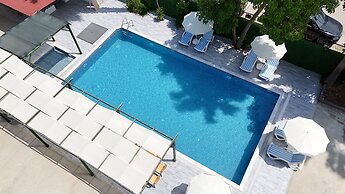 Hillside Apart Hotel & Side