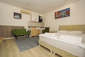 Hillside Apart Hotel & Side