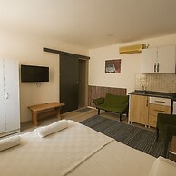 Hillside Apart Hotel & Side