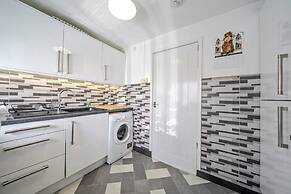 Charming Middleton Apartment Sleeps 2