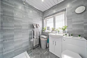 Charming Middleton Apartment Sleeps 2