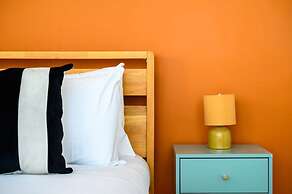 Modern 4-bed Free Parking Work Leisure Stays