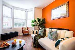 Modern 4-bed Free Parking Work Leisure Stays