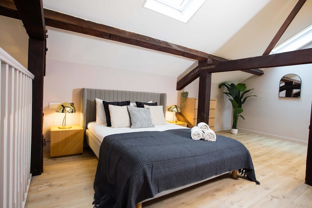Spacious 3-bed Retreat Modern Super Central