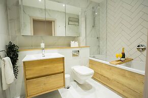 Spacious 3-bed Retreat Modern Super Central