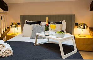 Spacious 3-bed Retreat Modern Super Central