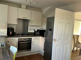 House Sleeps 8 With Wifi