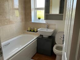 House Sleeps 8 With Wifi
