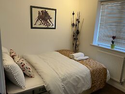 House Sleeps 8 With Wifi