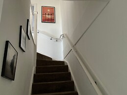 House Sleeps 8 With Wifi