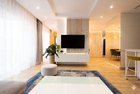 Riverside Premium Apart with Oder Views