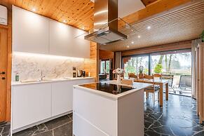 Anna-helena - Cosy Wooden Chalet in the Forest