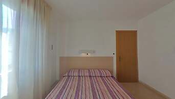 Inviting Flat Near the Beach and Main Shops
