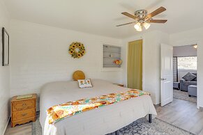 Route 66 Roadtripper Retreat w/ Private Backyard
