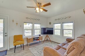 Route 66 Roadtripper Retreat w/ Private Backyard