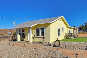 Route 66 Roadtripper Retreat w/ Private Backyard