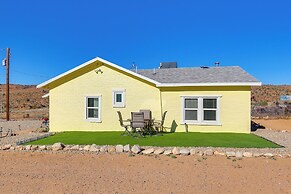 Route 66 Roadtripper Retreat w/ Private Backyard