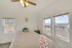Route 66 Roadtripper Retreat w/ Private Backyard