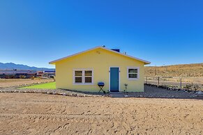 Route 66 Roadtripper Retreat w/ Private Backyard