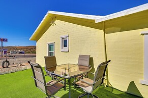 Route 66 Roadtripper Retreat w/ Private Backyard