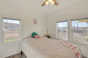 Route 66 Roadtripper Retreat w/ Private Backyard