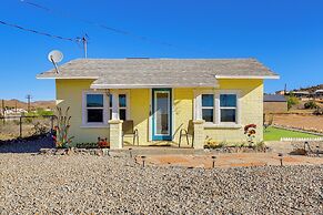 Route 66 Roadtripper Retreat w/ Private Backyard