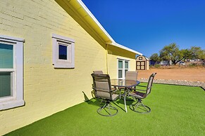 Route 66 Roadtripper Retreat w/ Private Backyard