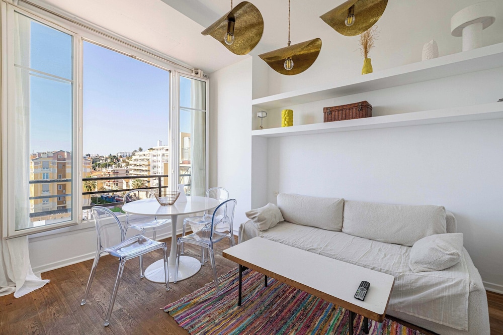 Air-conditioned Seafront Apartment - Nice