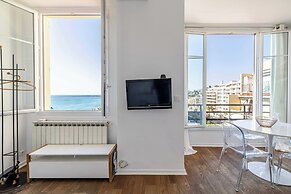 Air-conditioned Seafront Apartment - Nice