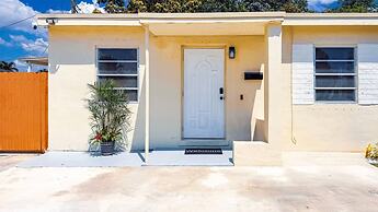 Home Near Hard Rock w BBQ Pool Table