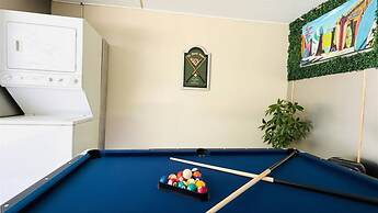 Home Near Hard Rock w BBQ Pool Table