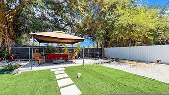 Home Near Hard Rock w BBQ Pool Table