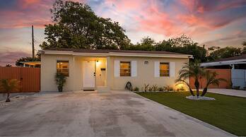 Home Near Hard Rock w BBQ Pool Table