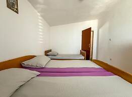 Americana Karlobag Apartments