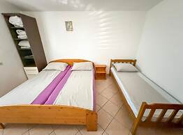 Americana Karlobag Apartments