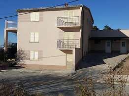 Americana Karlobag Apartments