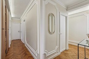 Superb Haussmann-style apt - 2bdr/6p - Trocadero