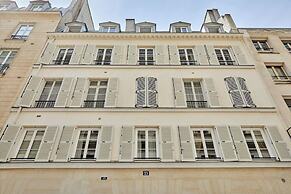 Luxurious AC Apartment Louvre Museum Saint Honore