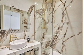 Luxurious AC Apartment Louvre Museum Saint Honore