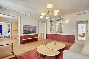 Luxurious AC Apartment Louvre Museum Saint Honore