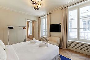 Luxurious AC Apartment Louvre Museum Saint Honore
