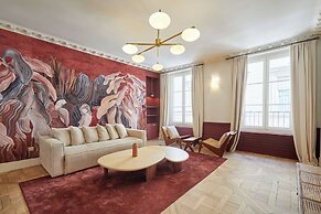 Luxurious AC Apartment Louvre Museum Saint Honore